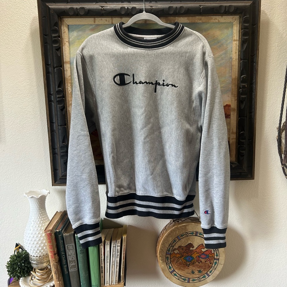Champion Crewneck Sweater in Gray and Black Size Small